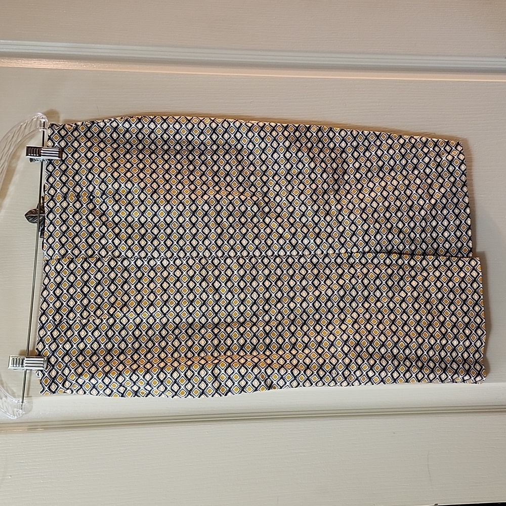 ALEX & OLIVIA GEOMETRIC PATTERNED PENCIL SKIRT - Picture 3 of 3